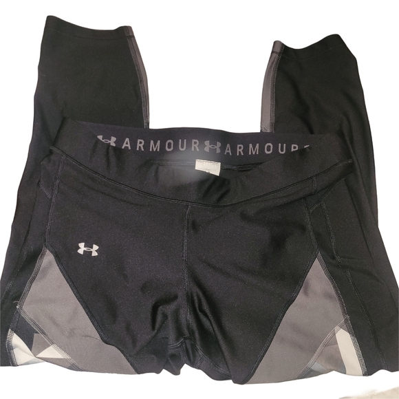 Under Armour Black and Gray Geometric Cropped Leggings XL - Picture 2 of 4